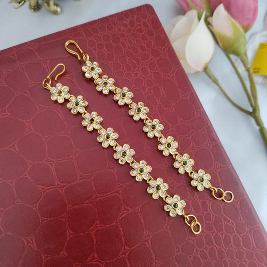 Flower stone earchain