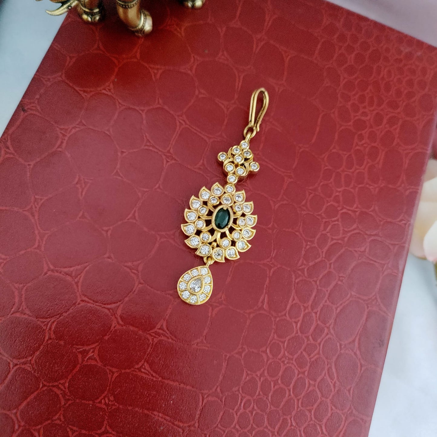 White stone ovel shape maang tikka