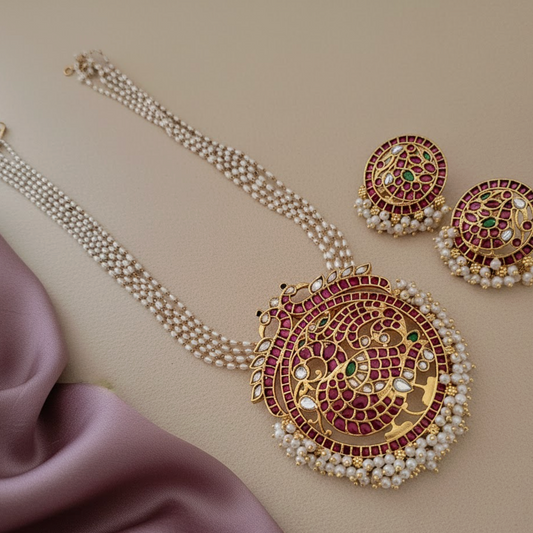 Peacock round pendant pearl chain set