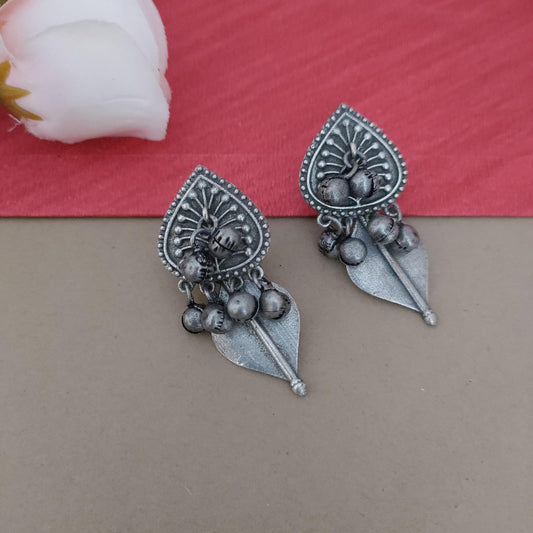 Leaf gonghroo earring