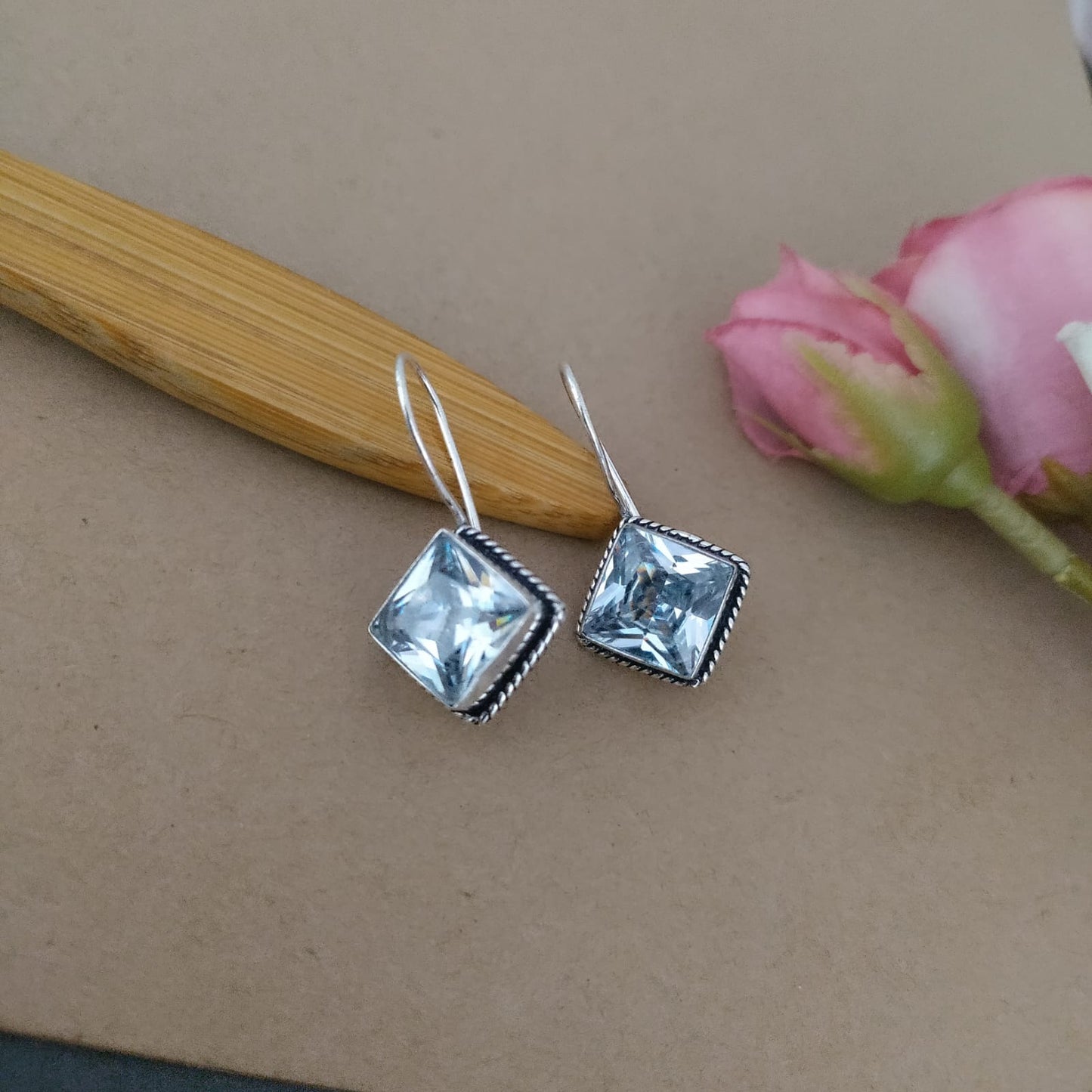 Hook diamond stone earring