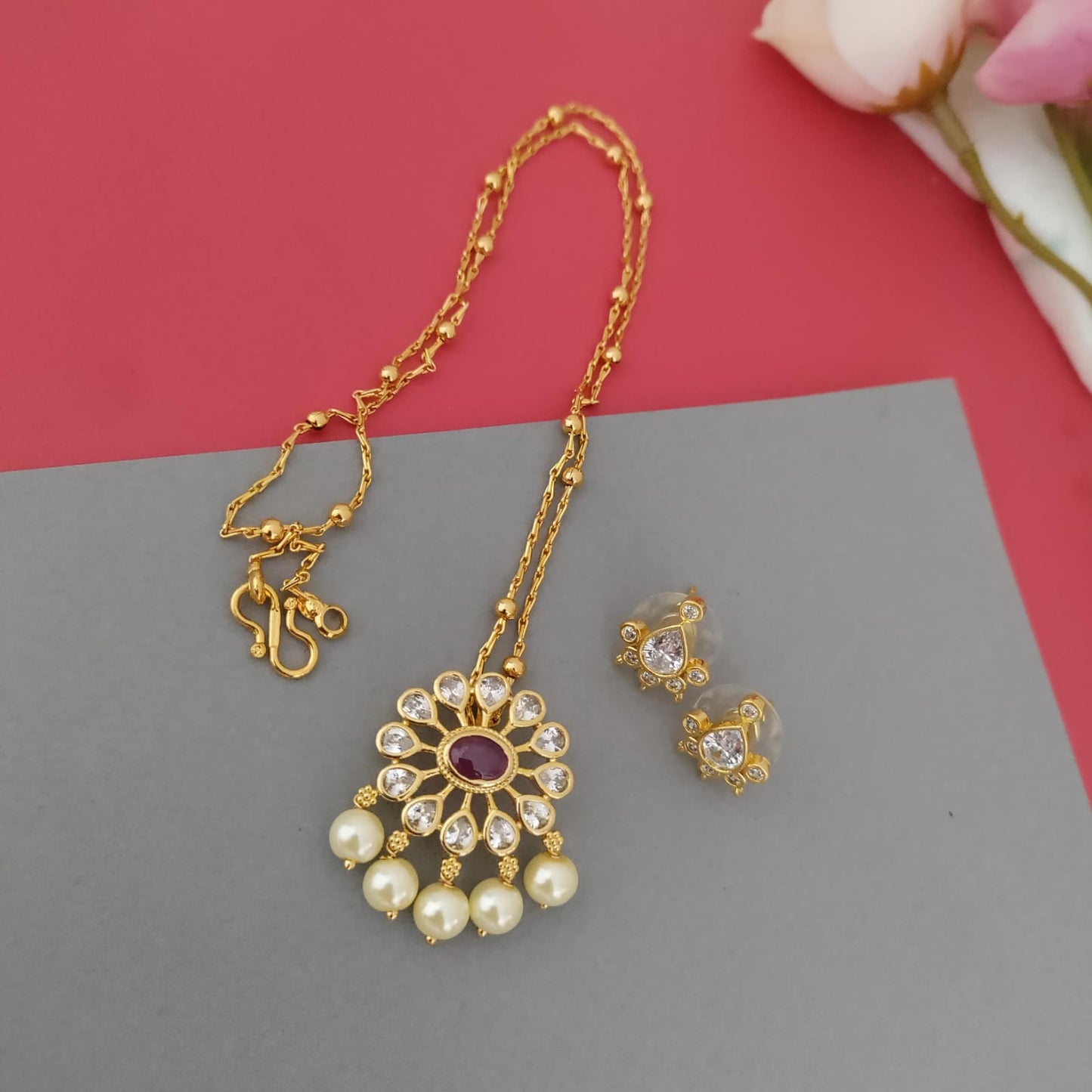 Round  pearl beads pendant chain