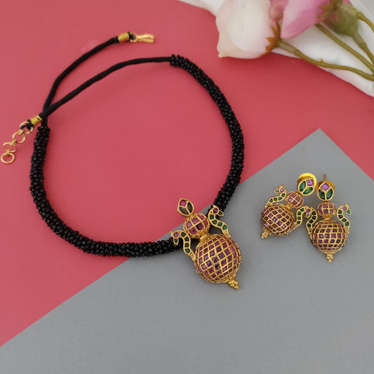 Traditional Kemp Stone Purna Kumbh Pendant Black Bead Necklace Set