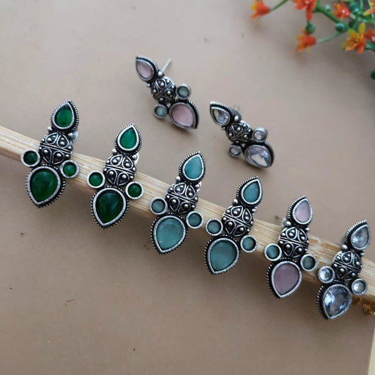 Stone stud earring