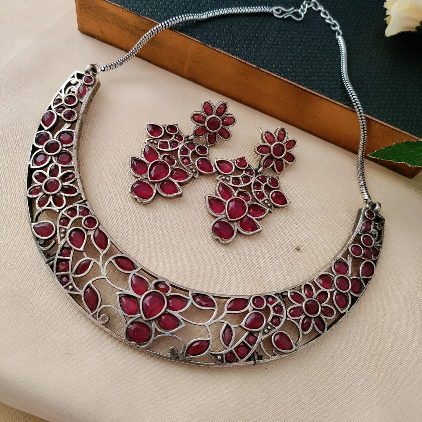 Stone hasuli sla necklace set