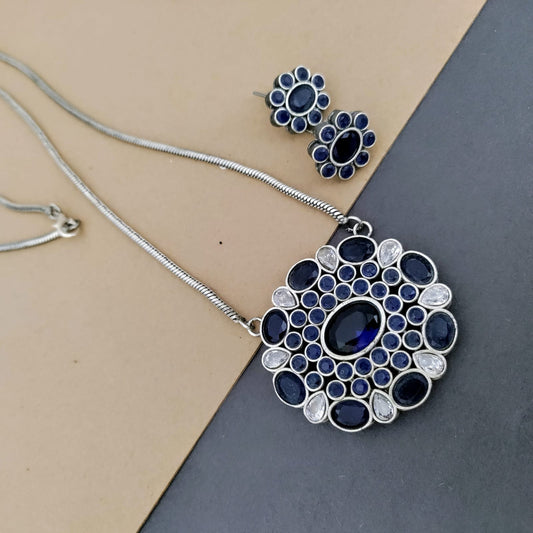 Round pendant long chain