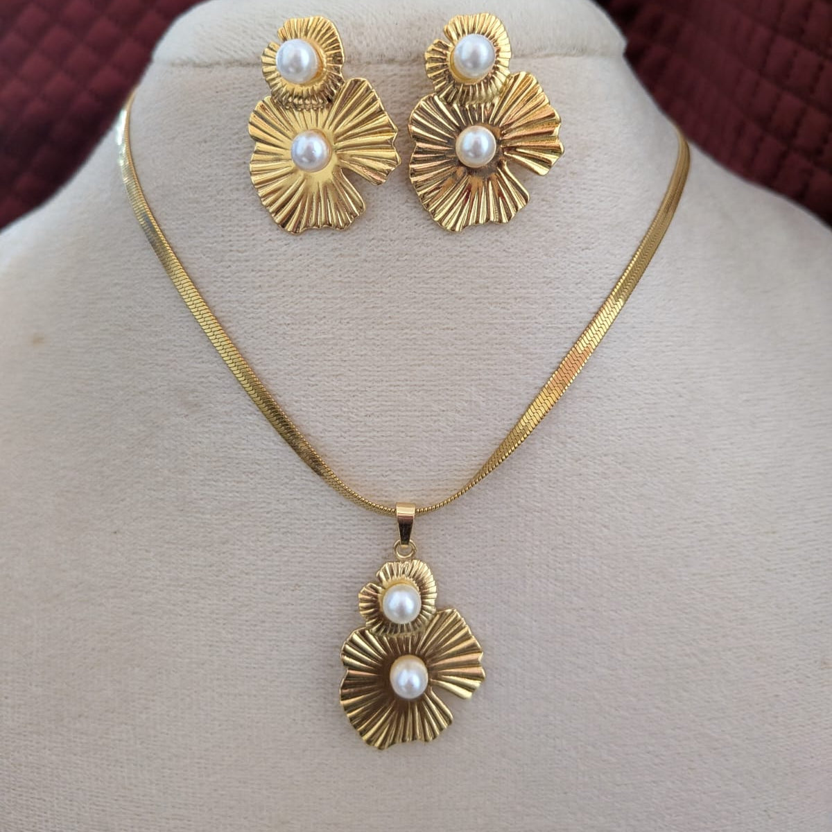 Floral with pearl design slim  chain