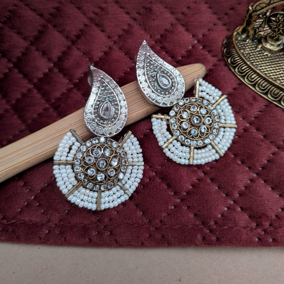 Paisley Wheel Pearl Stud Earring