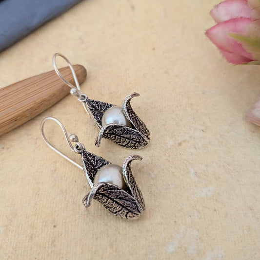 Tulip Pearl Earring