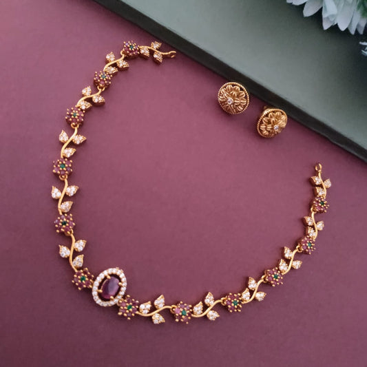 Simple floral design ad necklace