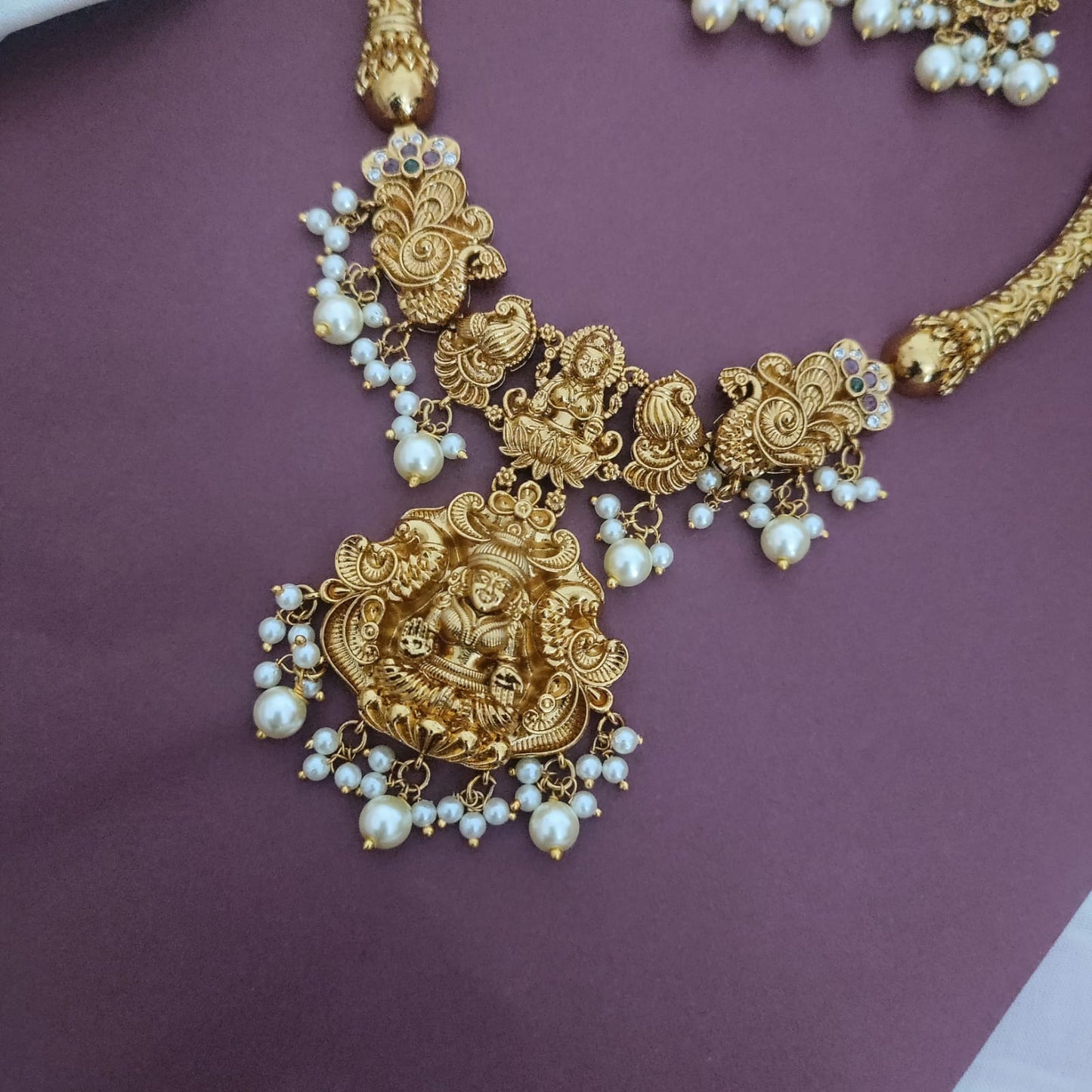 Temple chocker necklace set