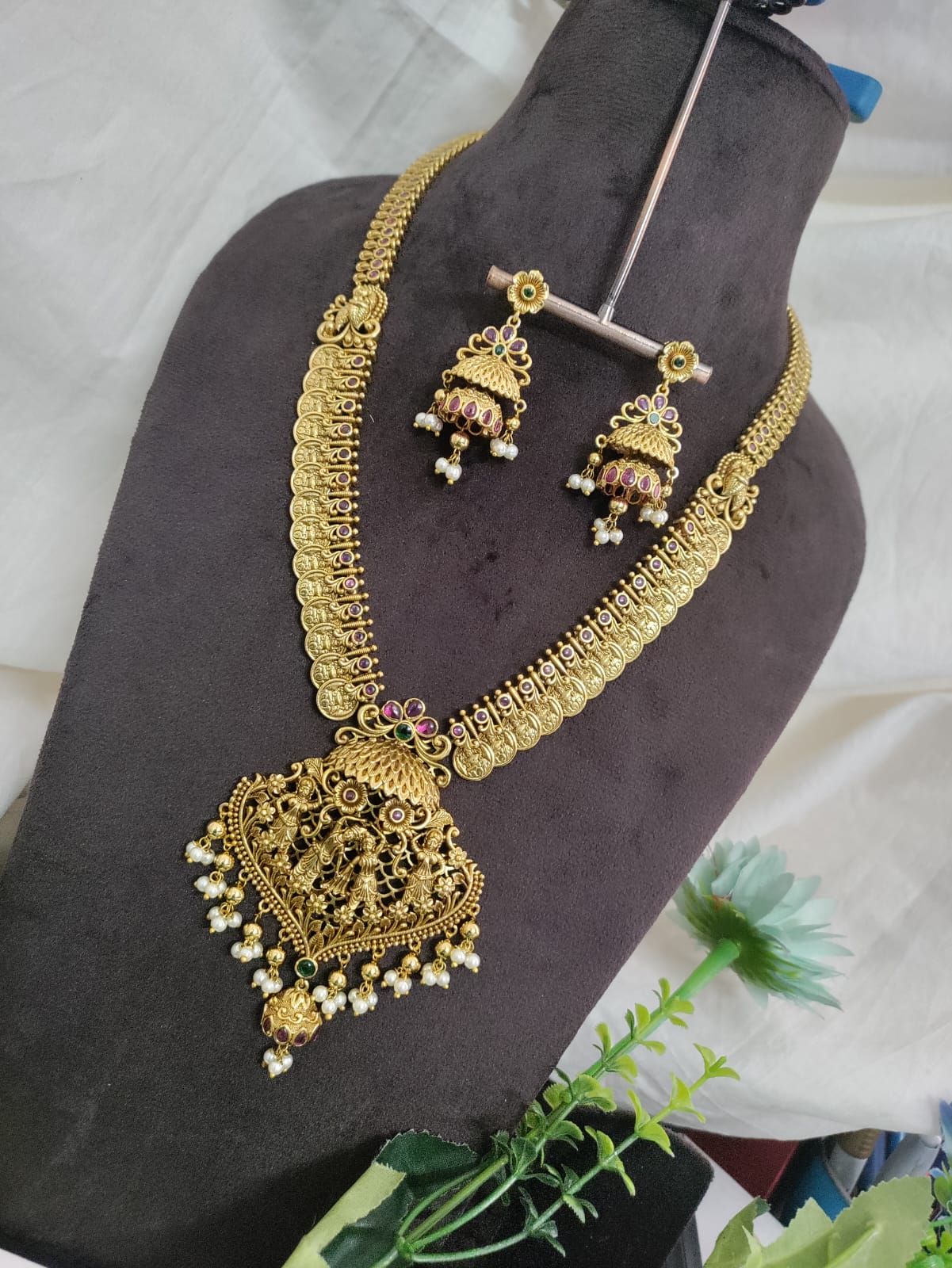 Non Idol long coin necklace
