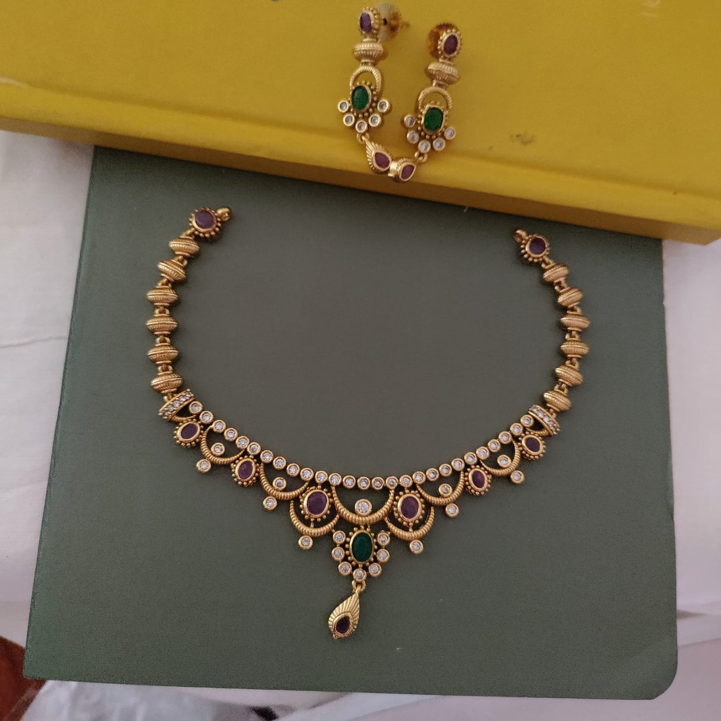 Slim floral necklace set