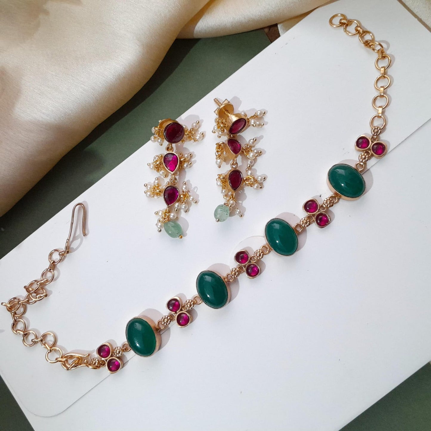 An exclusive Gorgeous Jadau kundan Choker set