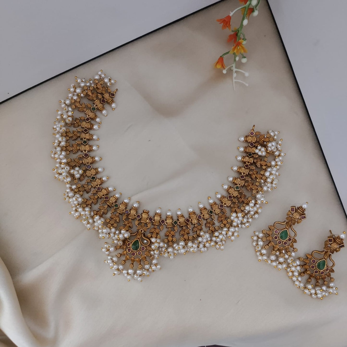 Floral guttapusulu neckace set