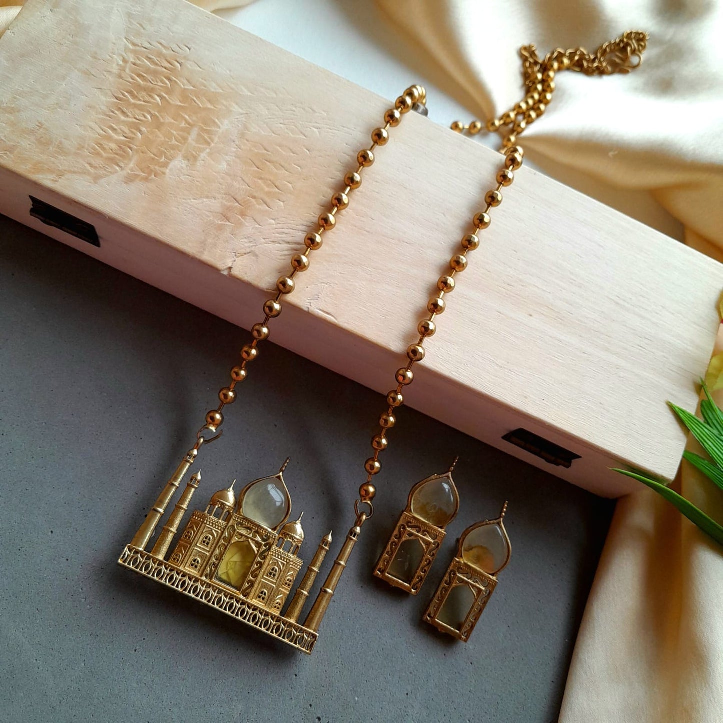 Tajmahal pendant chain set