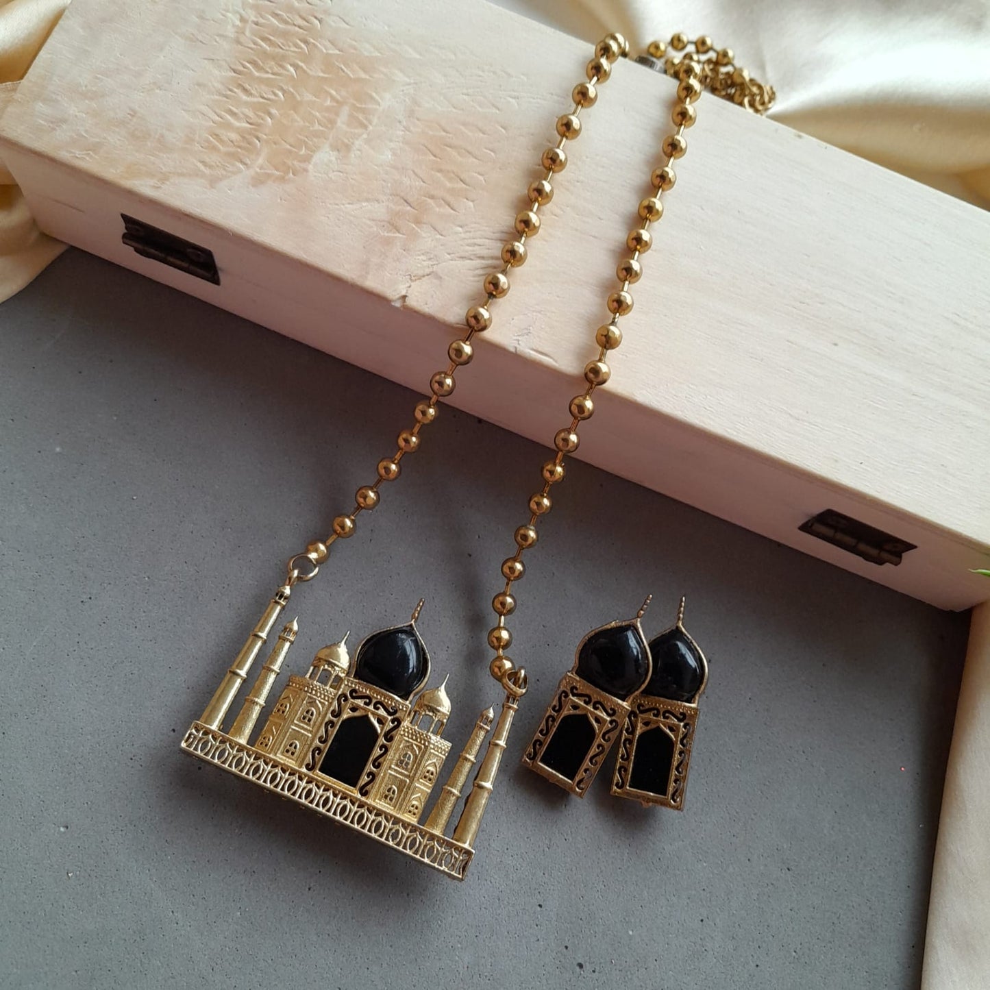 Tajmahal pendant chain set