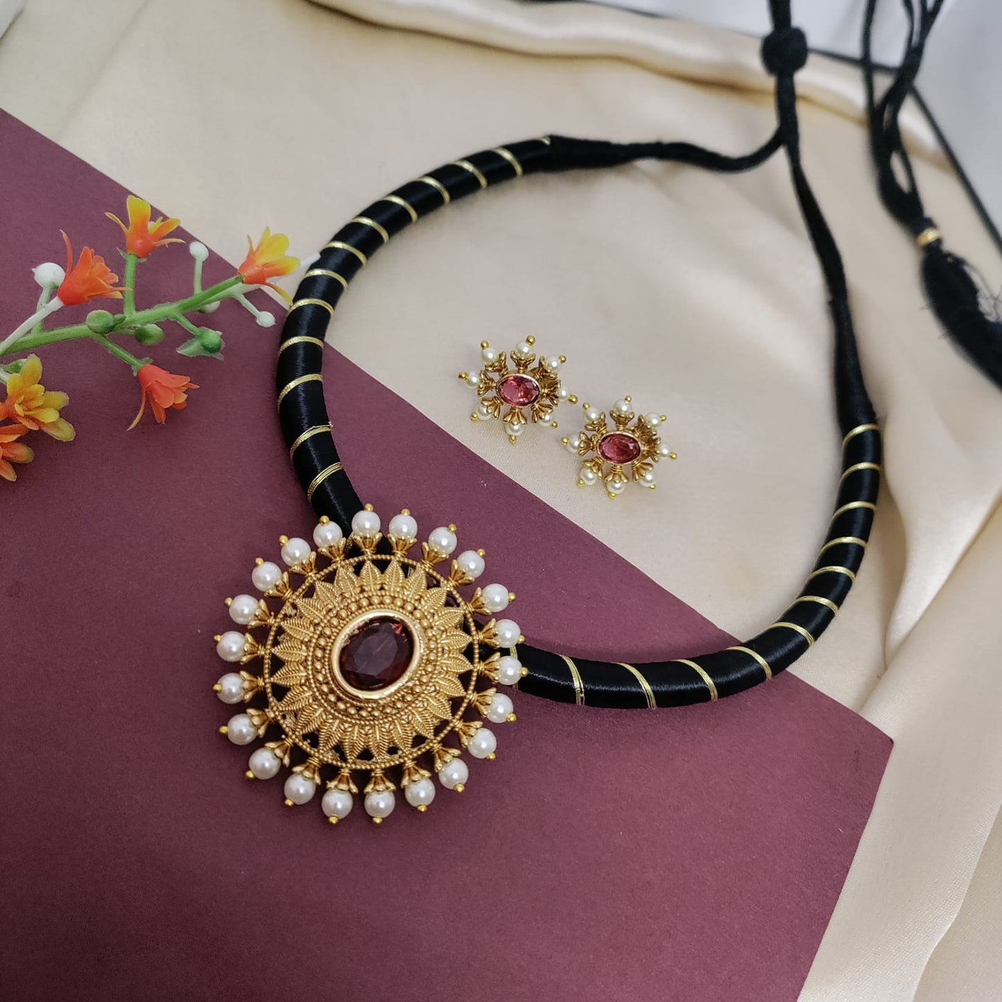 Round pendant chain set