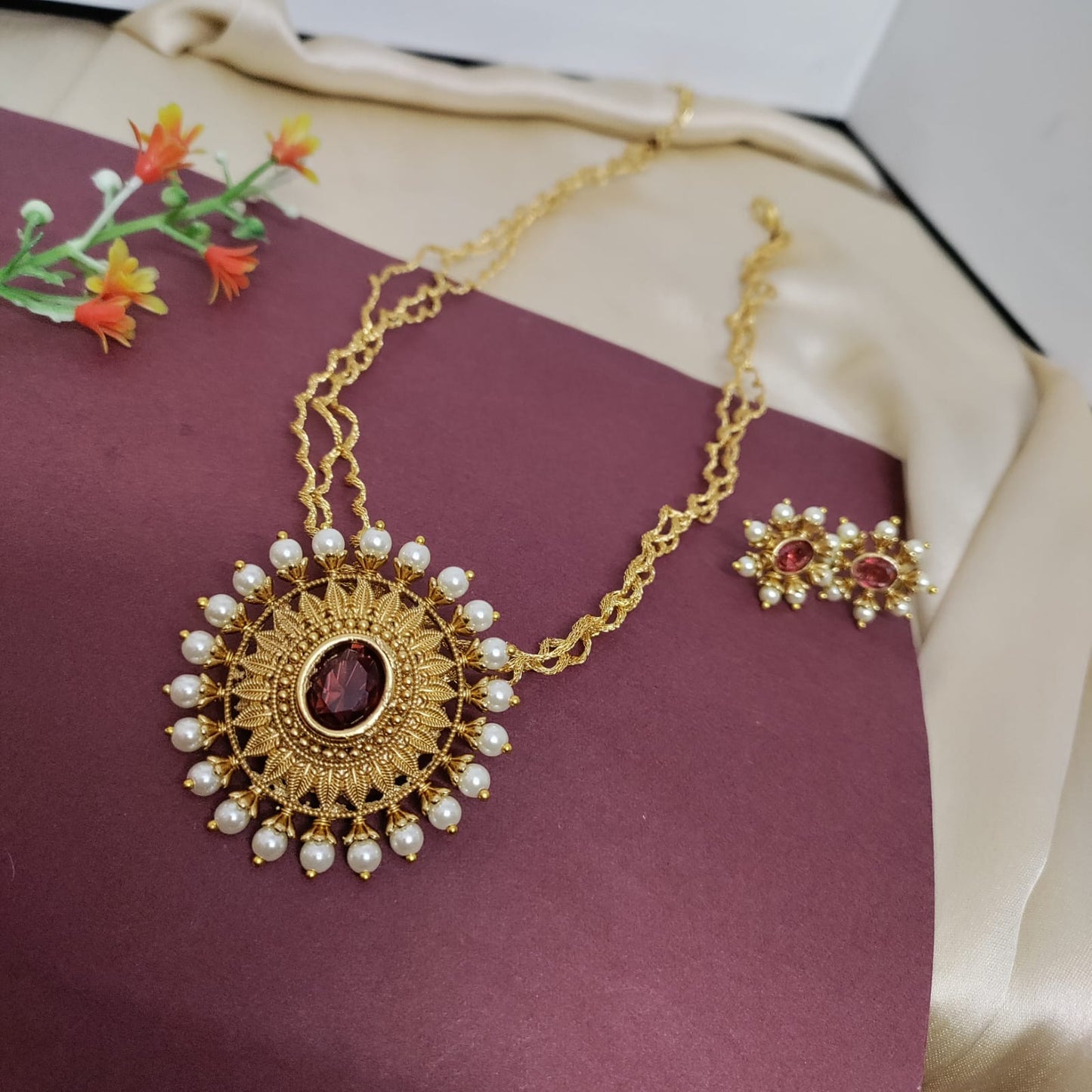 Round pendant chain set