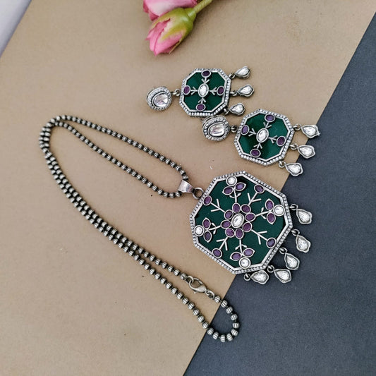 Green pendent long chain