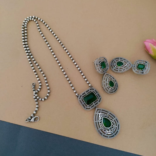 Green stone pendant long chain