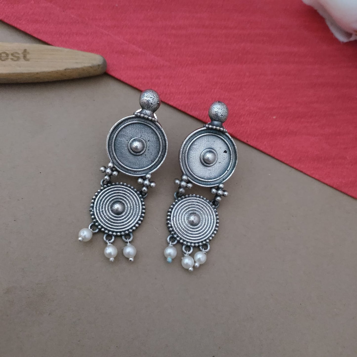 Round dangler earring