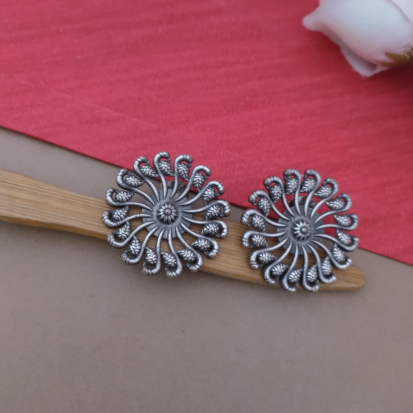 Flower stud earring