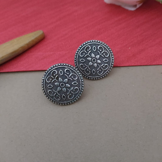 Flower round stud