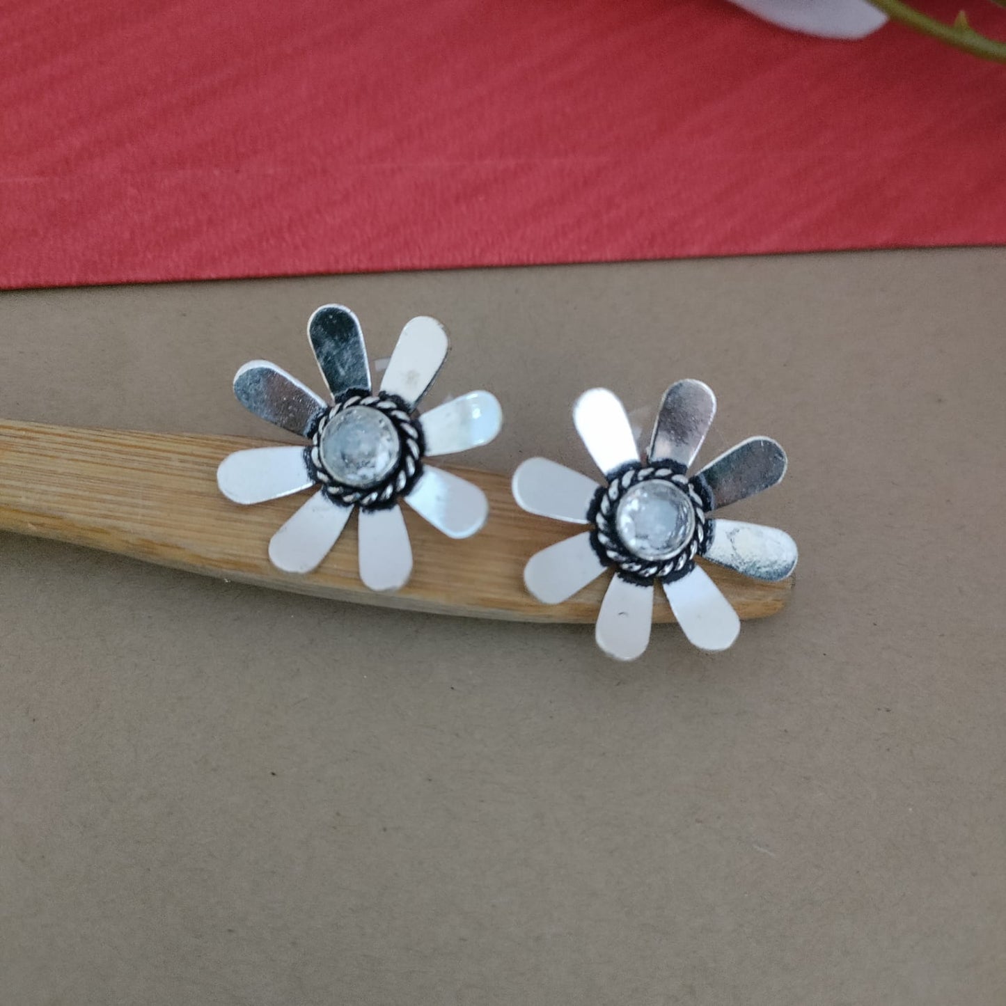 Flower white stone earring