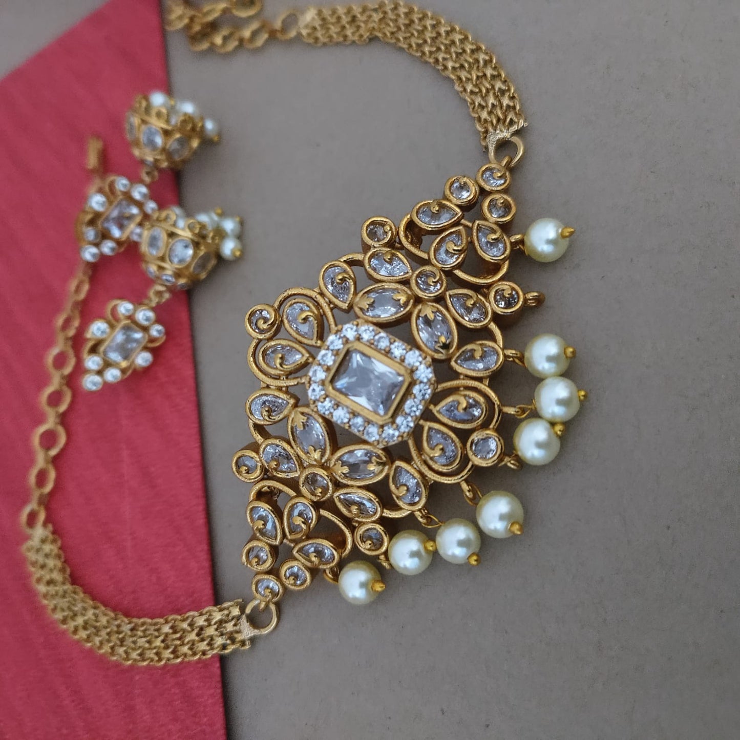 White stone chocker set