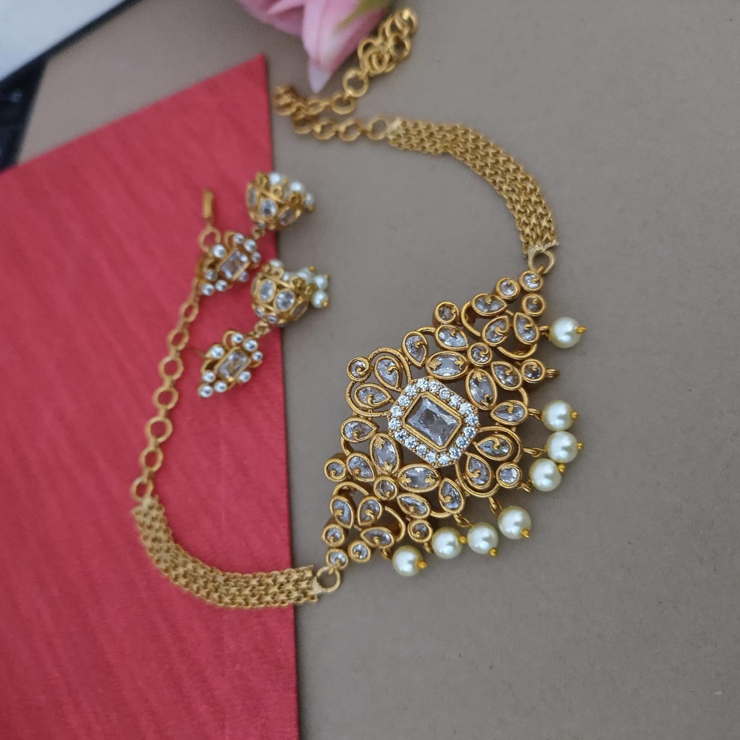 White stone chocker set