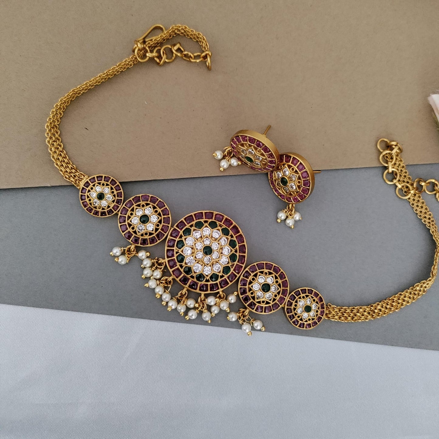 Round flower chocker set