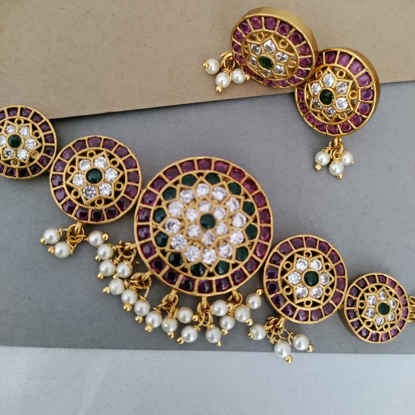Round flower chocker set