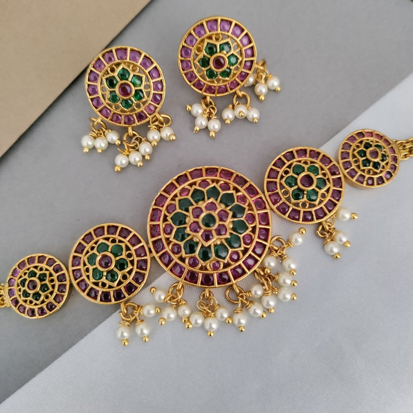 Round flower chocker set