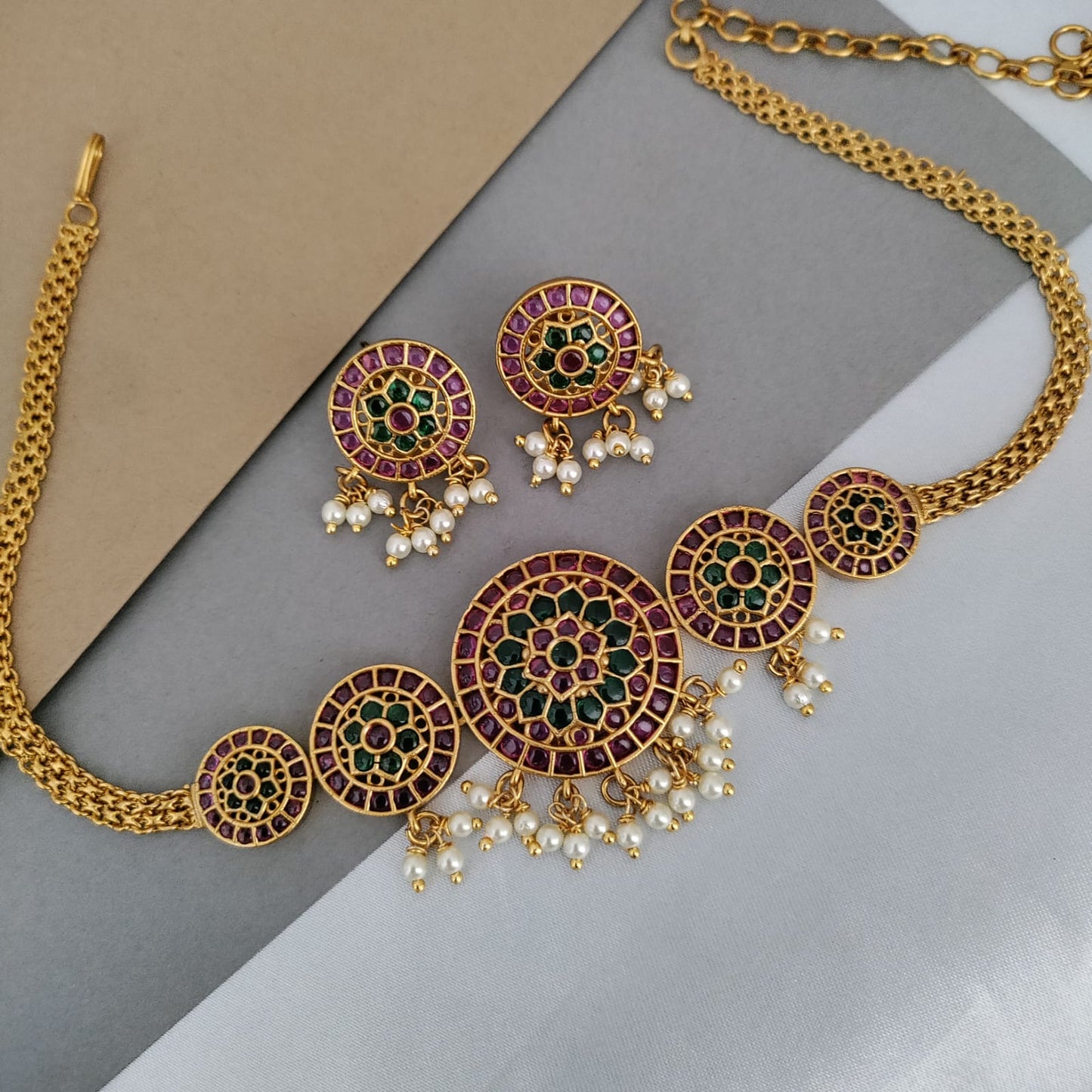 Round flower chocker set
