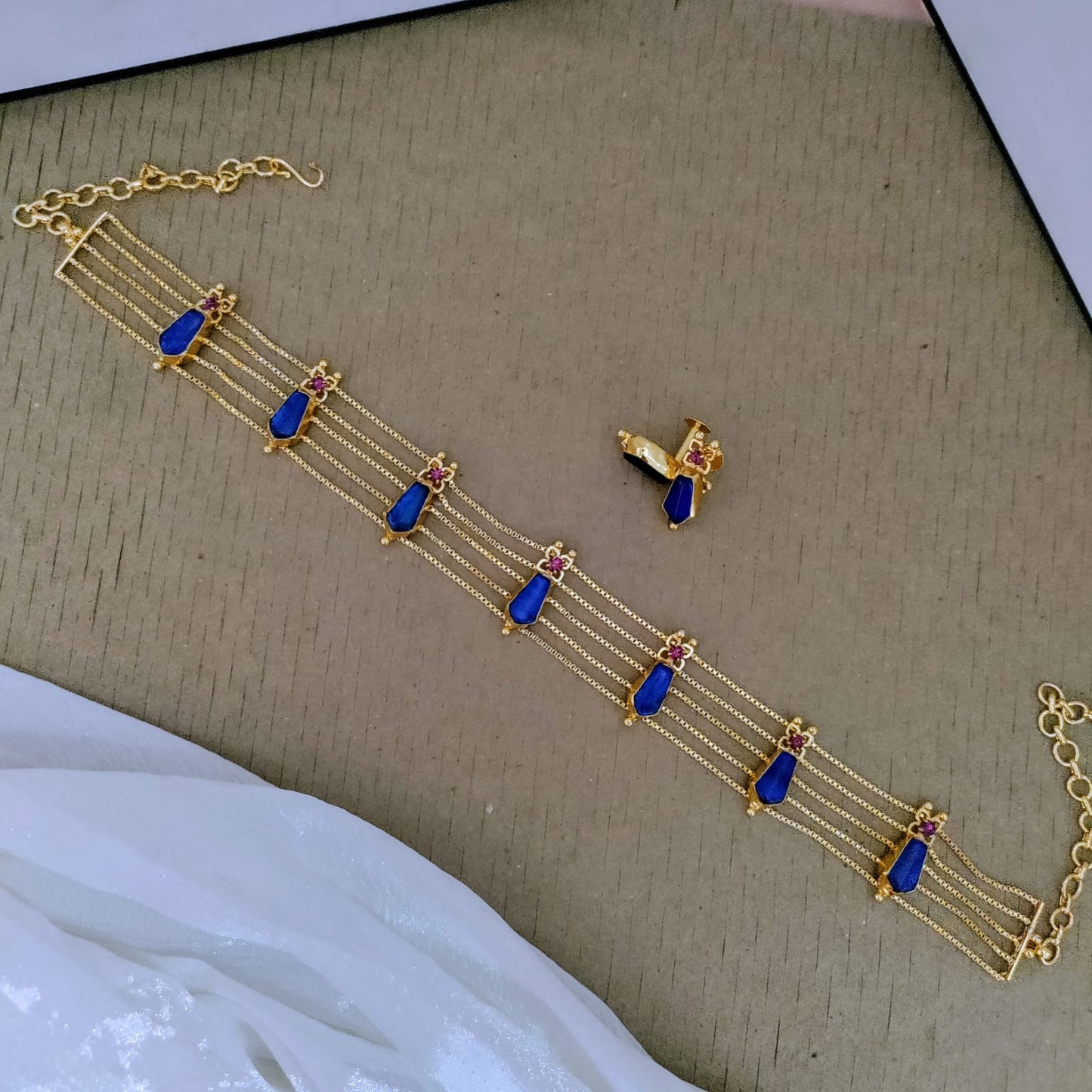 Palakka blue  choker