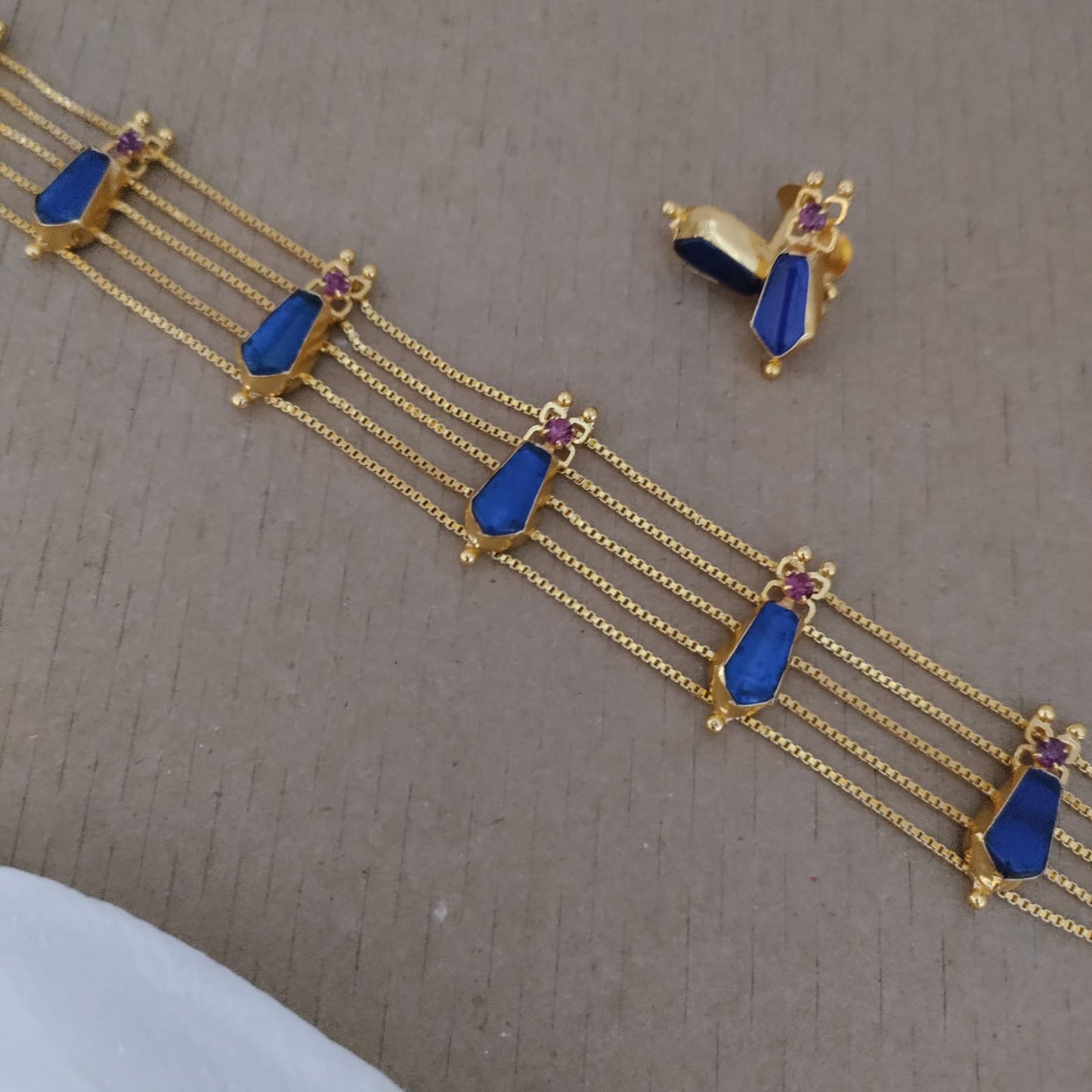 Palakka blue  choker
