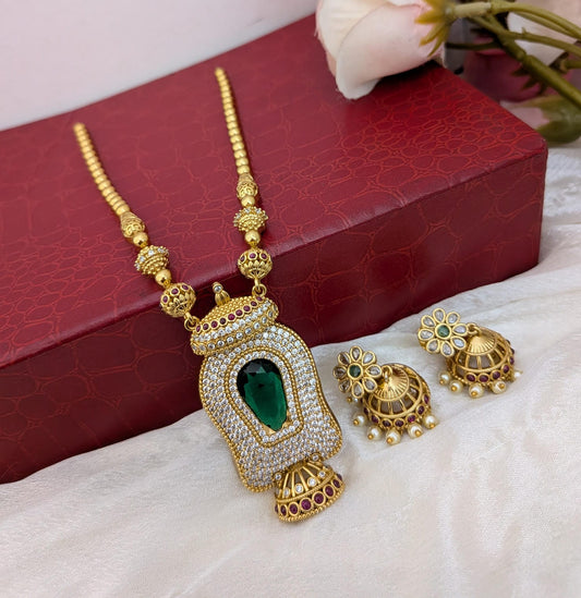 AD white and green stone necklace