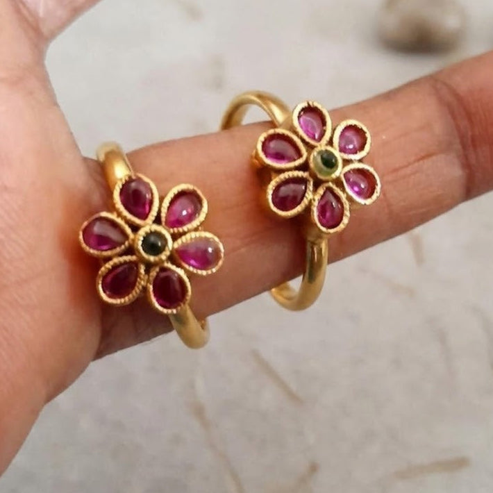 Floral design green with ruby ton ring
