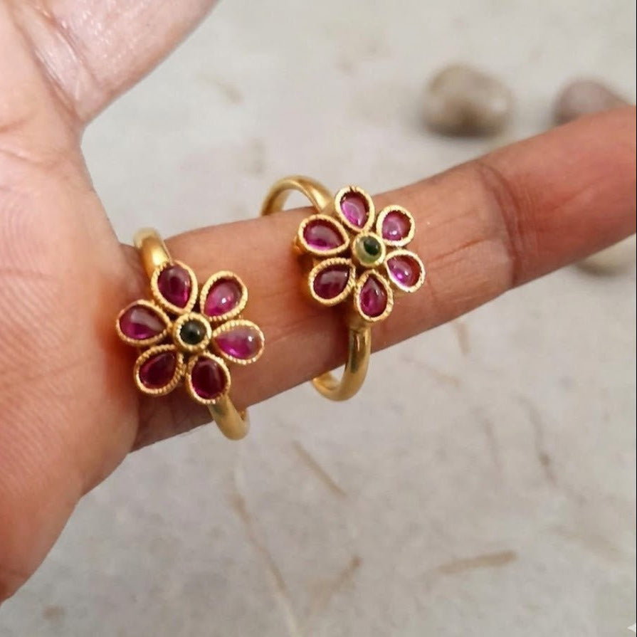 Floral design green with ruby ton ring