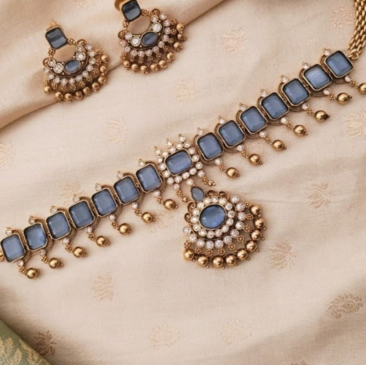 Blue stone necklace set