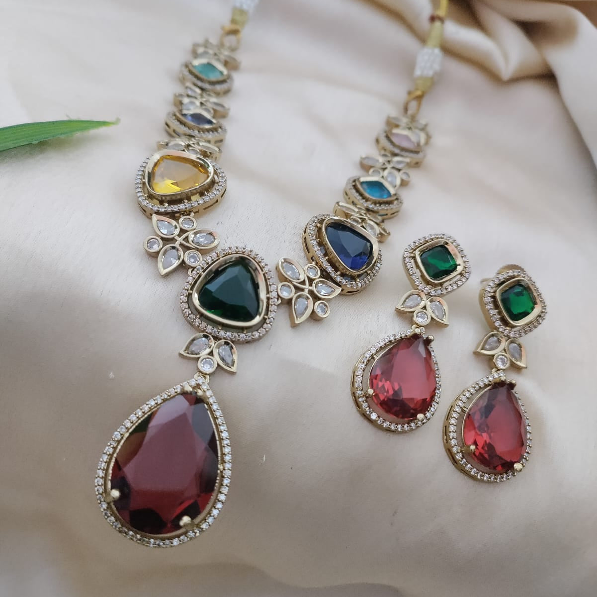 Multi stone drop stone necklace set