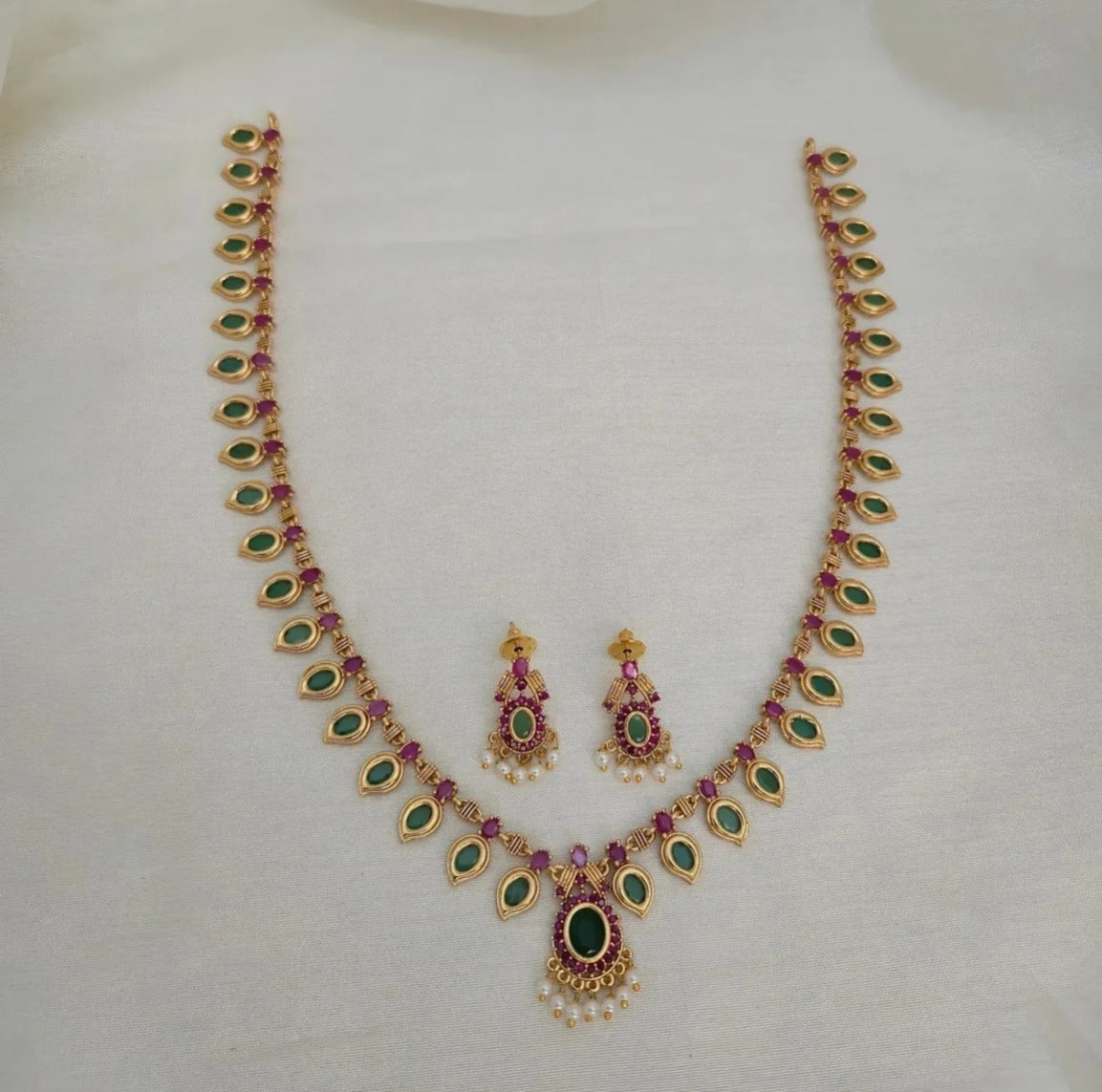 Long mango long necklace  white