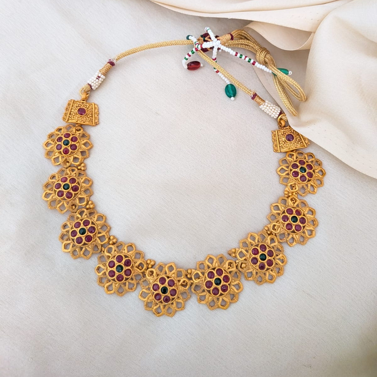 Kemp stone Flower  Necklace