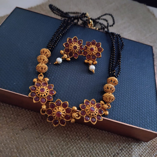 Kemp stone Flower  mangalsutra