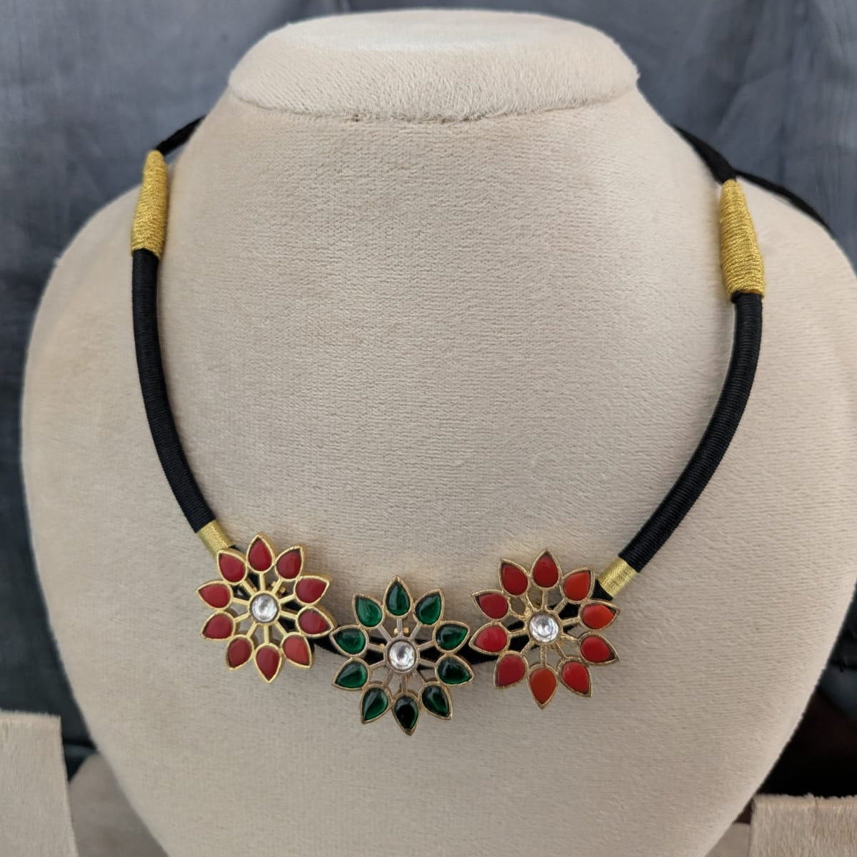 Jadau kundan 3 Floral Pendant back hasli