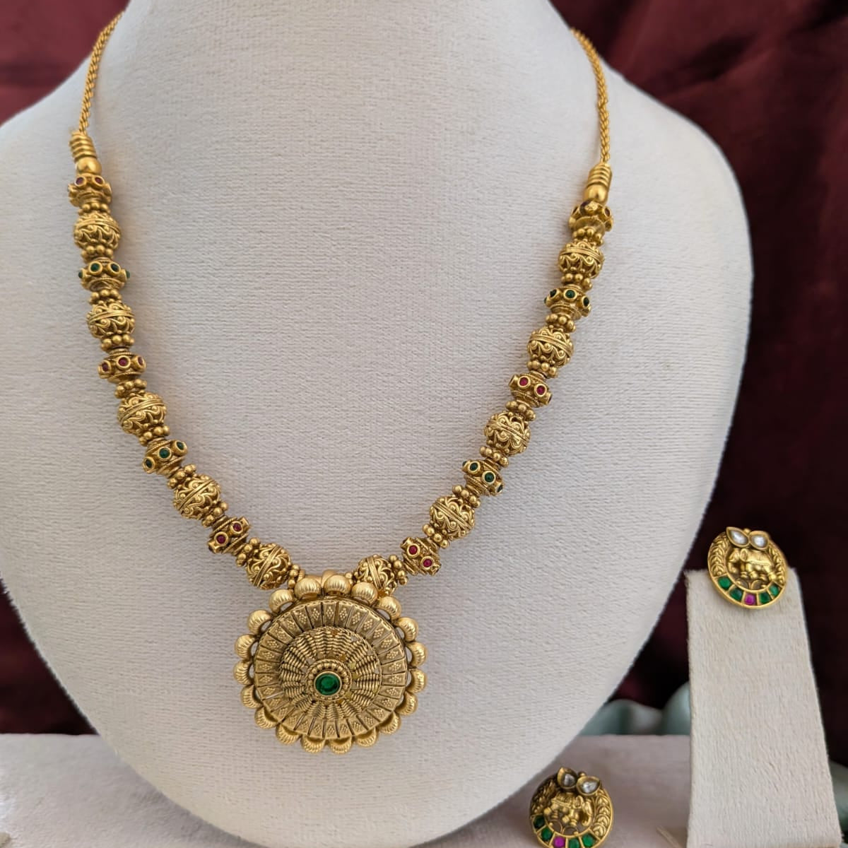 Antique ball with removeable Round Pendant kemp stone necklace