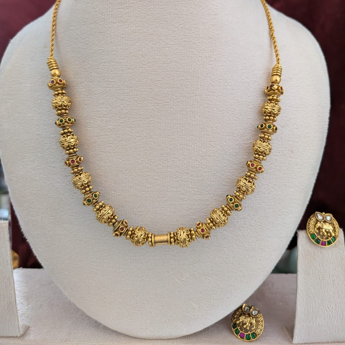 Antique ball with removeable Round Pendant kemp stone necklace