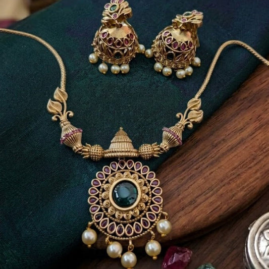 Kemp round green with ruby stone pearl drop Choker