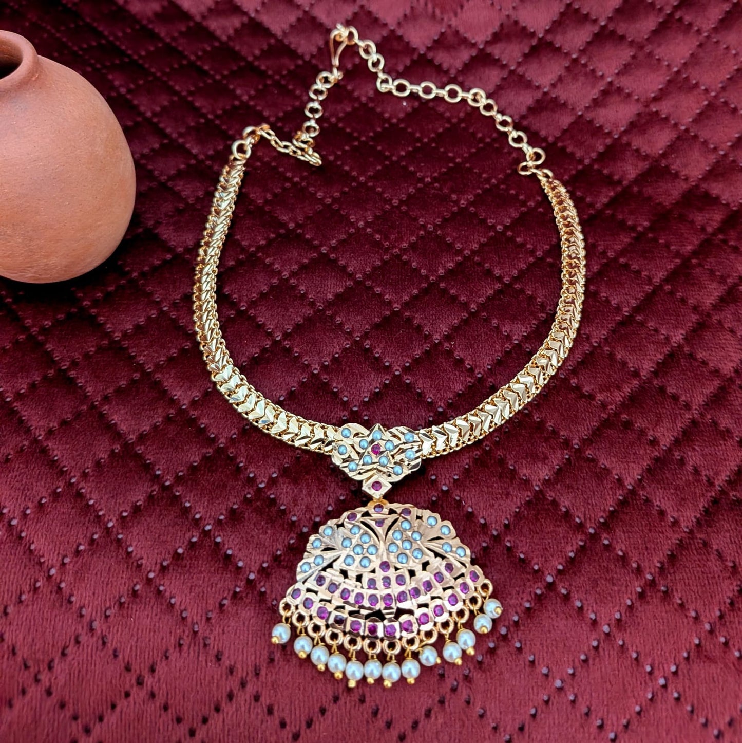 Microplated kemp  with pearl  Necklace